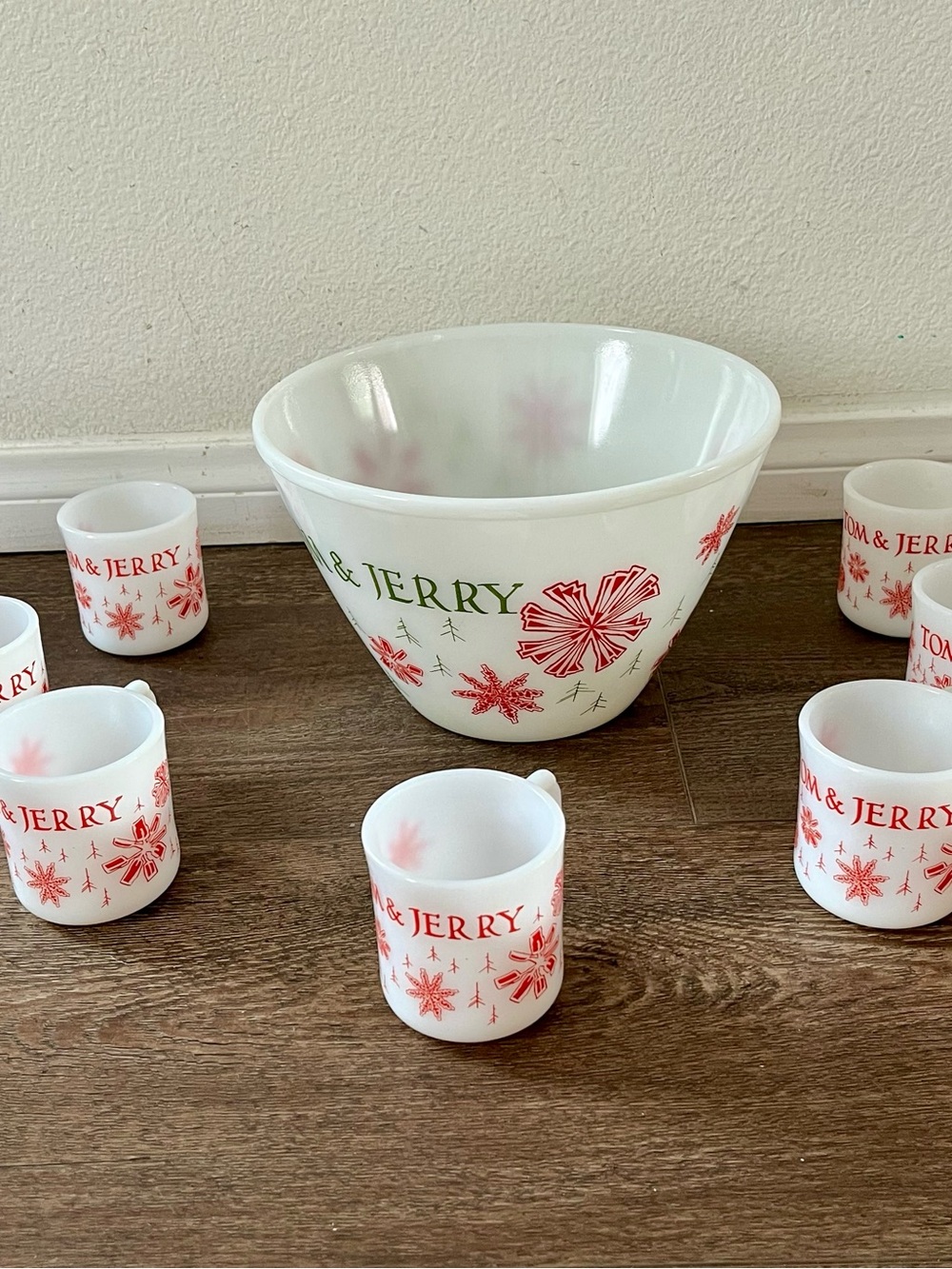 1960 Fire-King Tom & Jerry Bowl Milk Glass And 7 Mugs - Picture 13 of 15